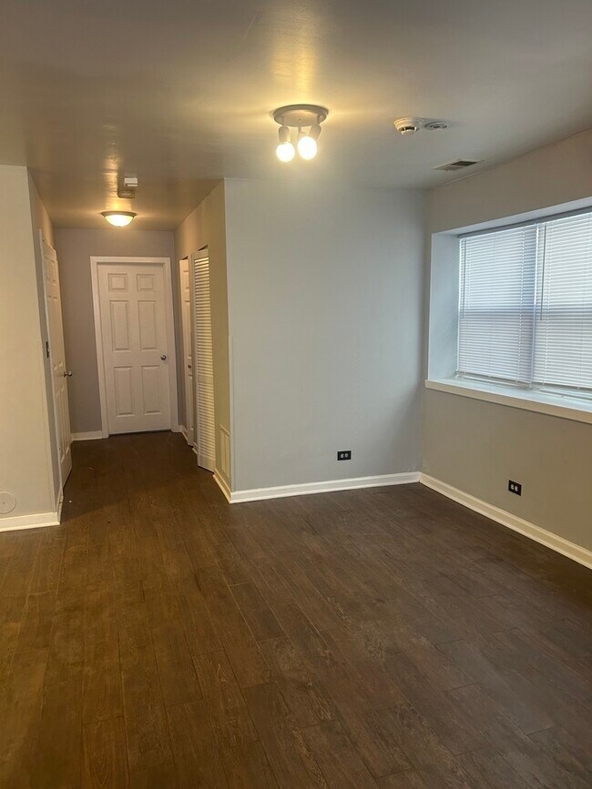 Building Photo - 6538 S Kenwood Ave