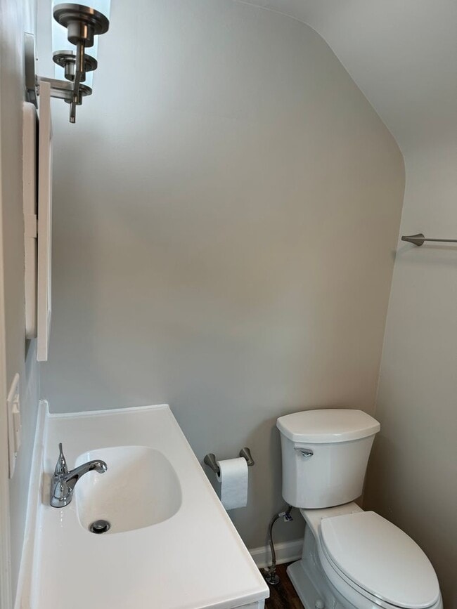 Building Photo - 3 Bedroom 2 Bathroom Single Family Home in Upper Arlington