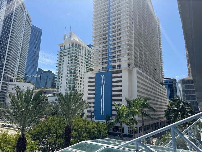 Building Photo - 1155 Brickell Bay Dr