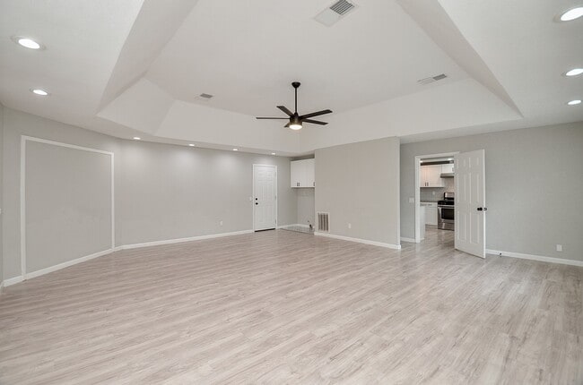 Building Photo - 22018 Grand Forks Dr