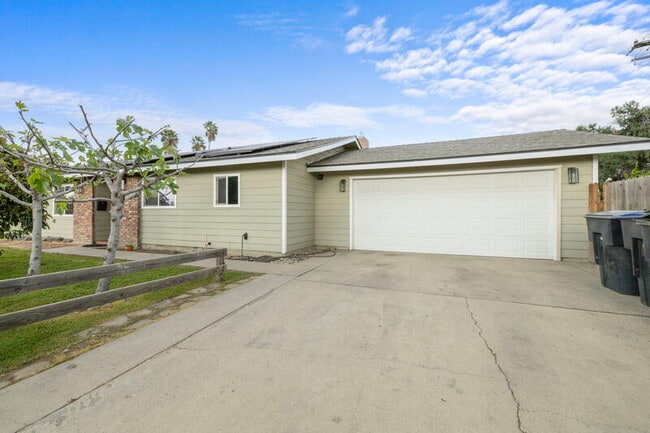 Building Photo - 1212 S Demaree St