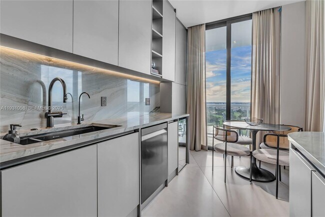 Building Photo - 20281 E Country Club Dr