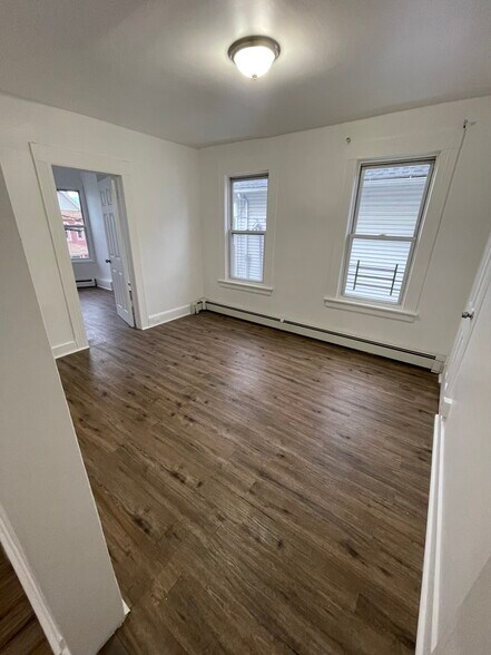 Building Photo - 260 Sheridan St