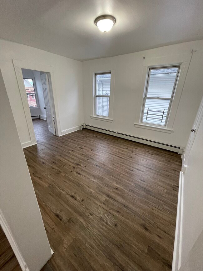 Building Photo - 260 Sheridan St