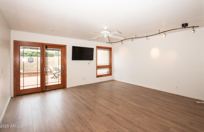 Building Photo - 20 E Redondo Dr