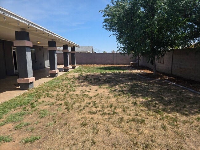 Building Photo - Coming Soon! ?Beautiful 4 bed, 2 bath Home, NO HOA! (Available 05/15/26)