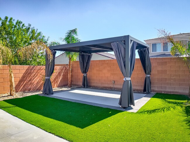 Building Photo - Exquisite Luxury Rental in Prestigious Gated Tule Springs Community