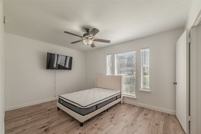 Building Photo - 2423 Woven Wood Ln
