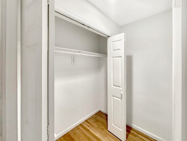 Building Photo - 8913 Riverside Pl