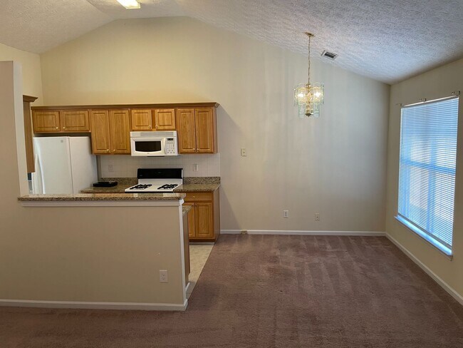 Building Photo - 2500 Hillvale Cir