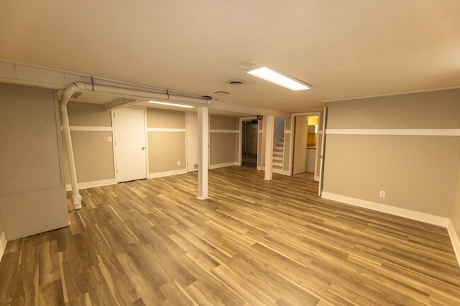 Building Photo - 249 Alger St SE