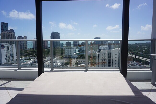 Building Photo - 1010 SW 2nd Ave