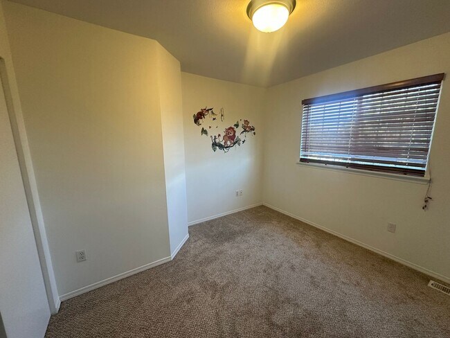 Building Photo - Charming 3-Bedroom Home in Autumn Hill – A...