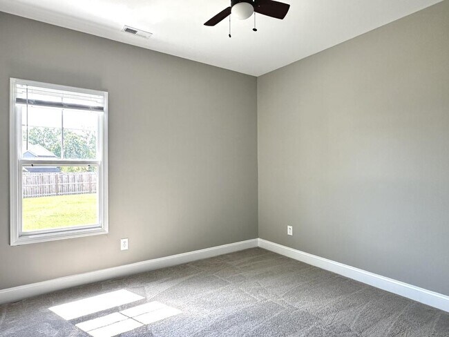 Building Photo - 150 Leach Creek Dr