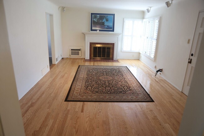 Building Photo - 185 S Myrtle Ave