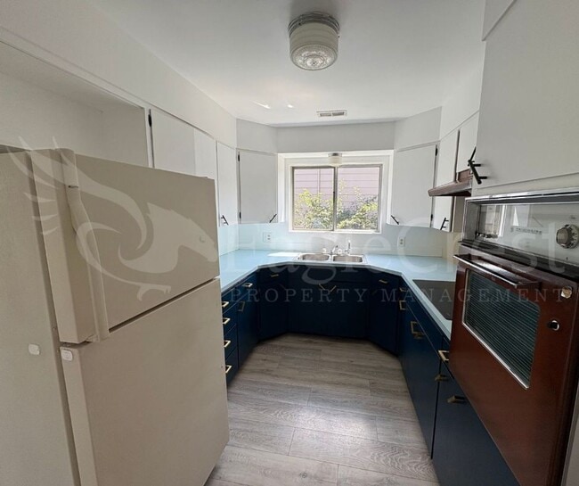 Building Photo - Three Bedroom, Two Bathroom House plus bon...