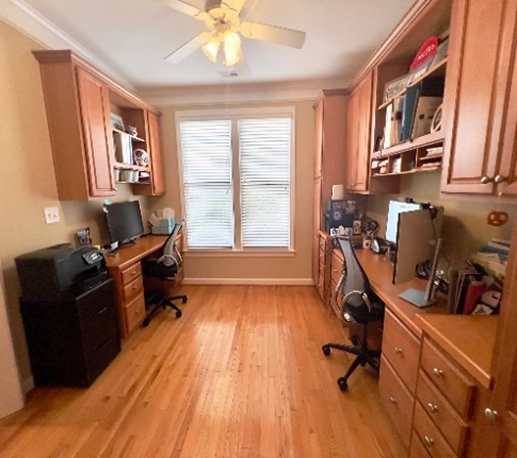 Office with 2 built-in workstations - 306 Presque Isle Ln