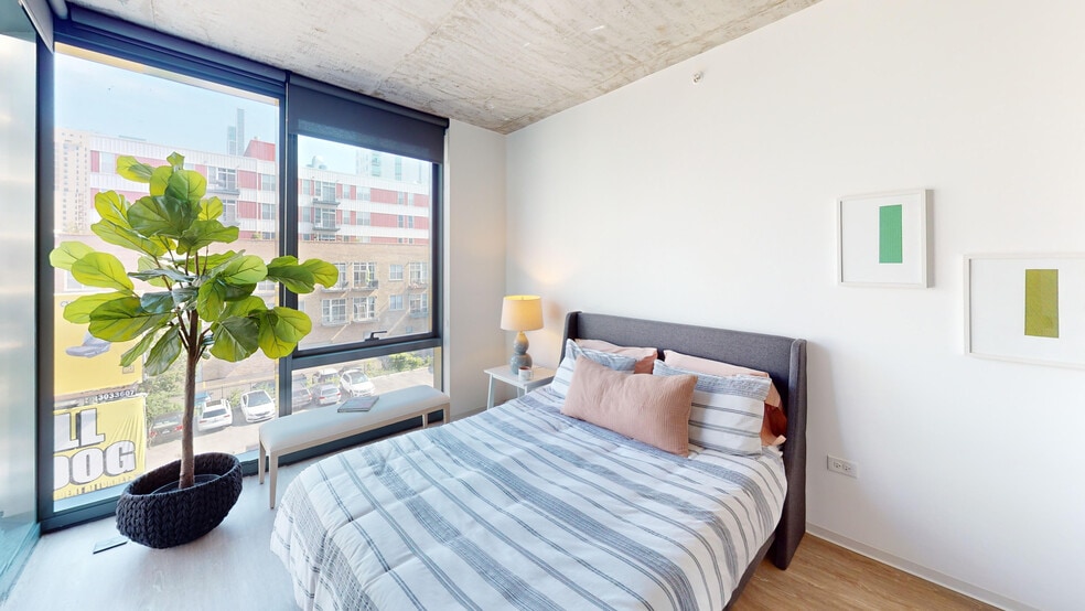 Building Photo - 1619 S Michigan Ave