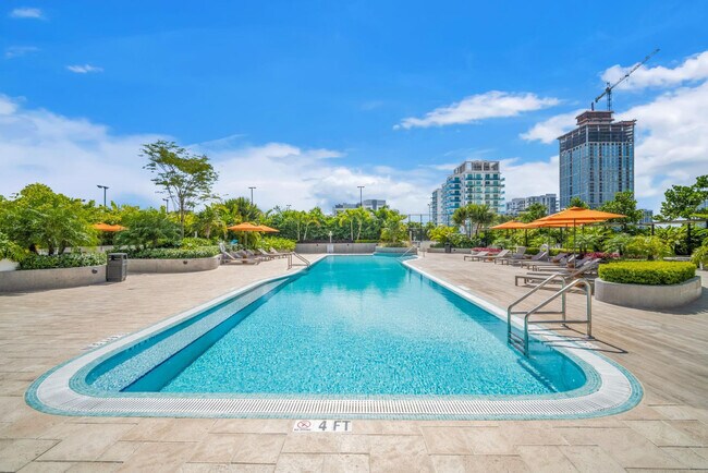 Building Photo - 700 NE Miami Pl