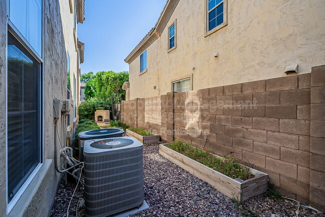 Building Photo - 2078 E Flint St