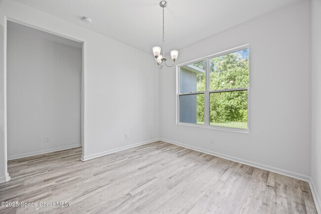 Building Photo - 456 Azalea Ave SE
