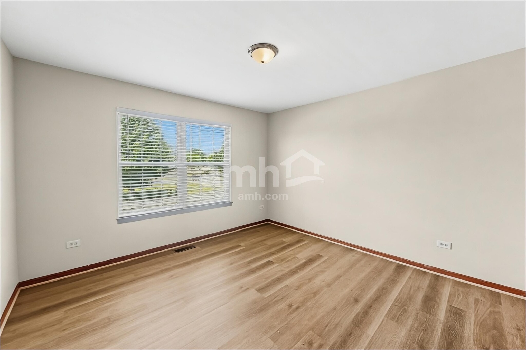 Building Photo - 26333 Wild Rose Dr