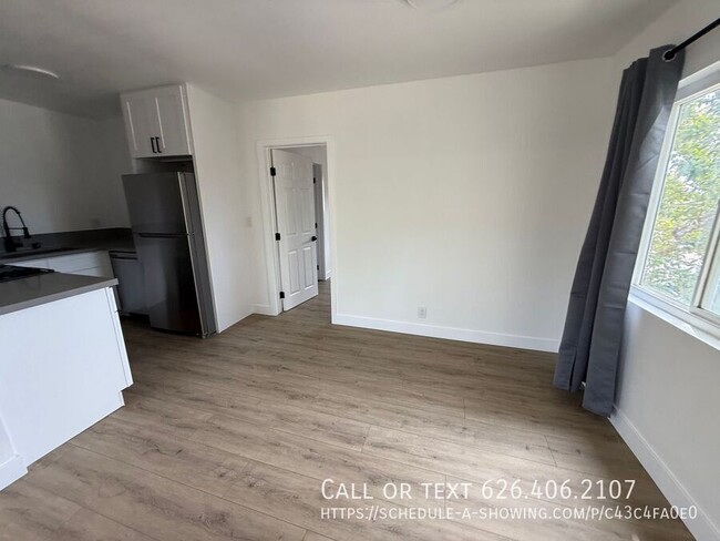 Building Photo - Modern 1-Bedroom-1 MONTH FREE  | In-Unit W...