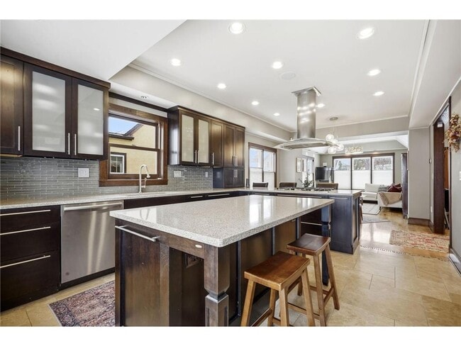 Building Photo - 241 Russell Ave S