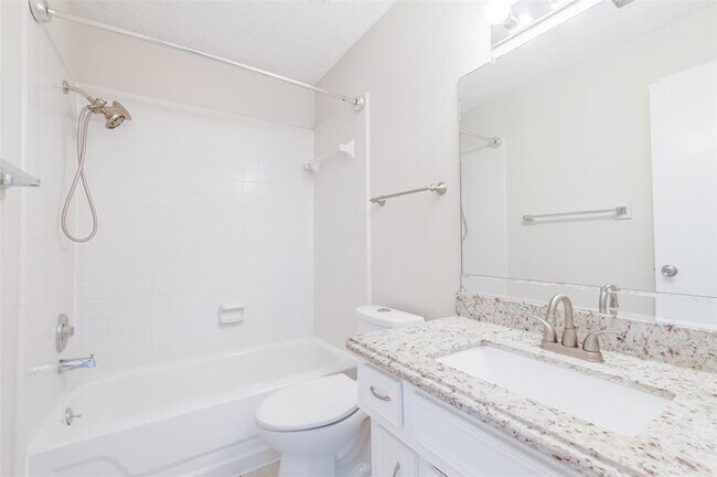 Building Photo - 3004 Beecave Dr