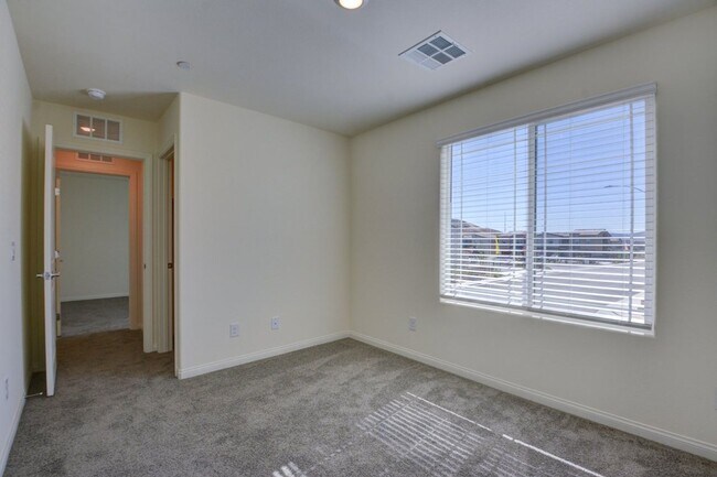 Building Photo - BRAND NEW BEAUTIFUL 4 BEDROOM!