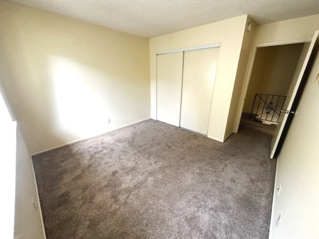 Building Photo - MOVE-IN SPECIAL: 1/2 off first months rent...