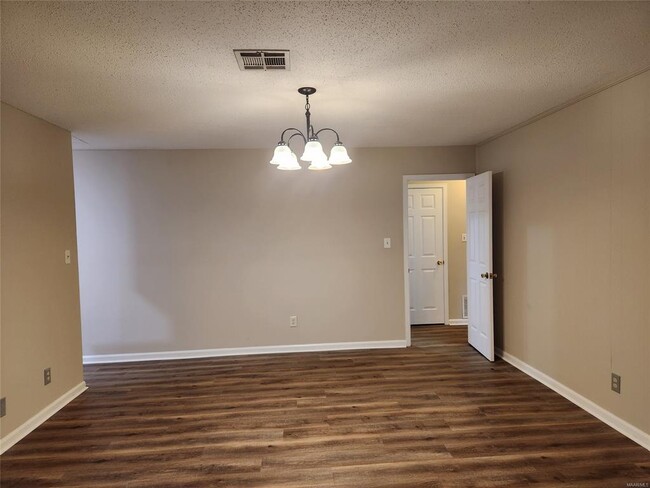 Building Photo - 278 Teri Ln