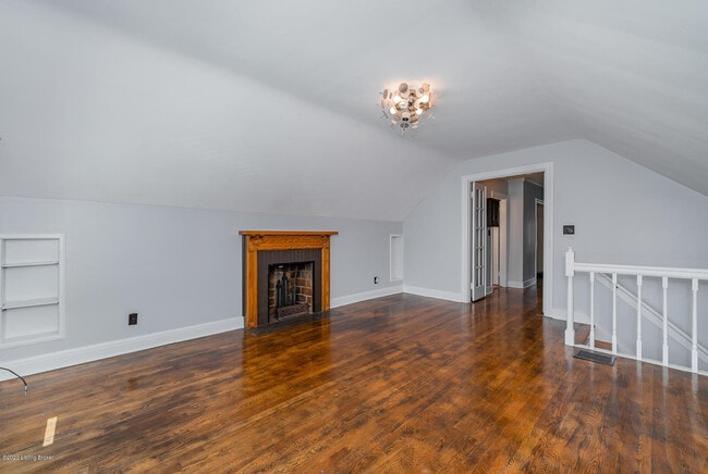 Building Photo - 2011 Woodbourne Ave