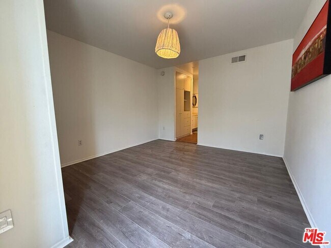 Building Photo - 5257 Radford Ave