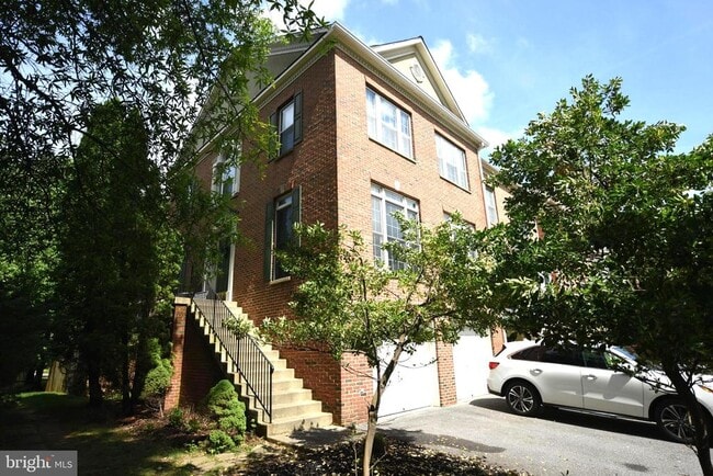 Building Photo - 556 Winding Rose Dr