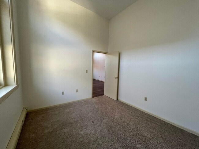 Building Photo - 521 Pine St