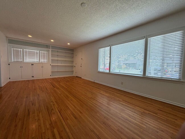 Building Photo - 3-Bedroom Home for Rent in El Camino Village | 2-Car Garage & Private Backyard