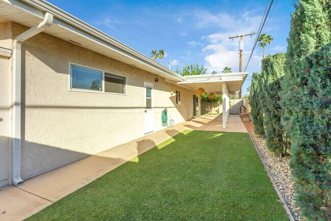 Building Photo - 74773 Leslie Ave