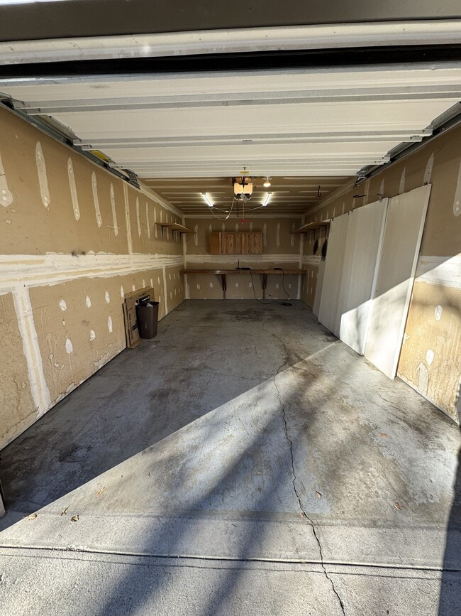 Building Photo - 850 Shenandoah Dr