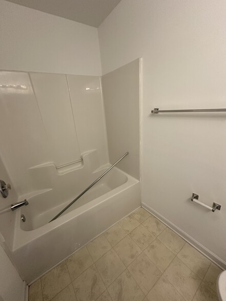 Building Photo - 40 Belhaven Dr