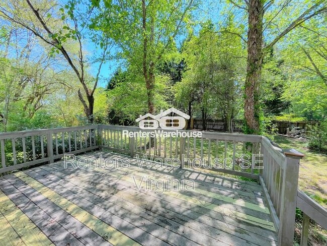 Building Photo - 411 Linkenborough Dr