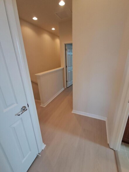 Building Photo - 3254 S Caroline Dr