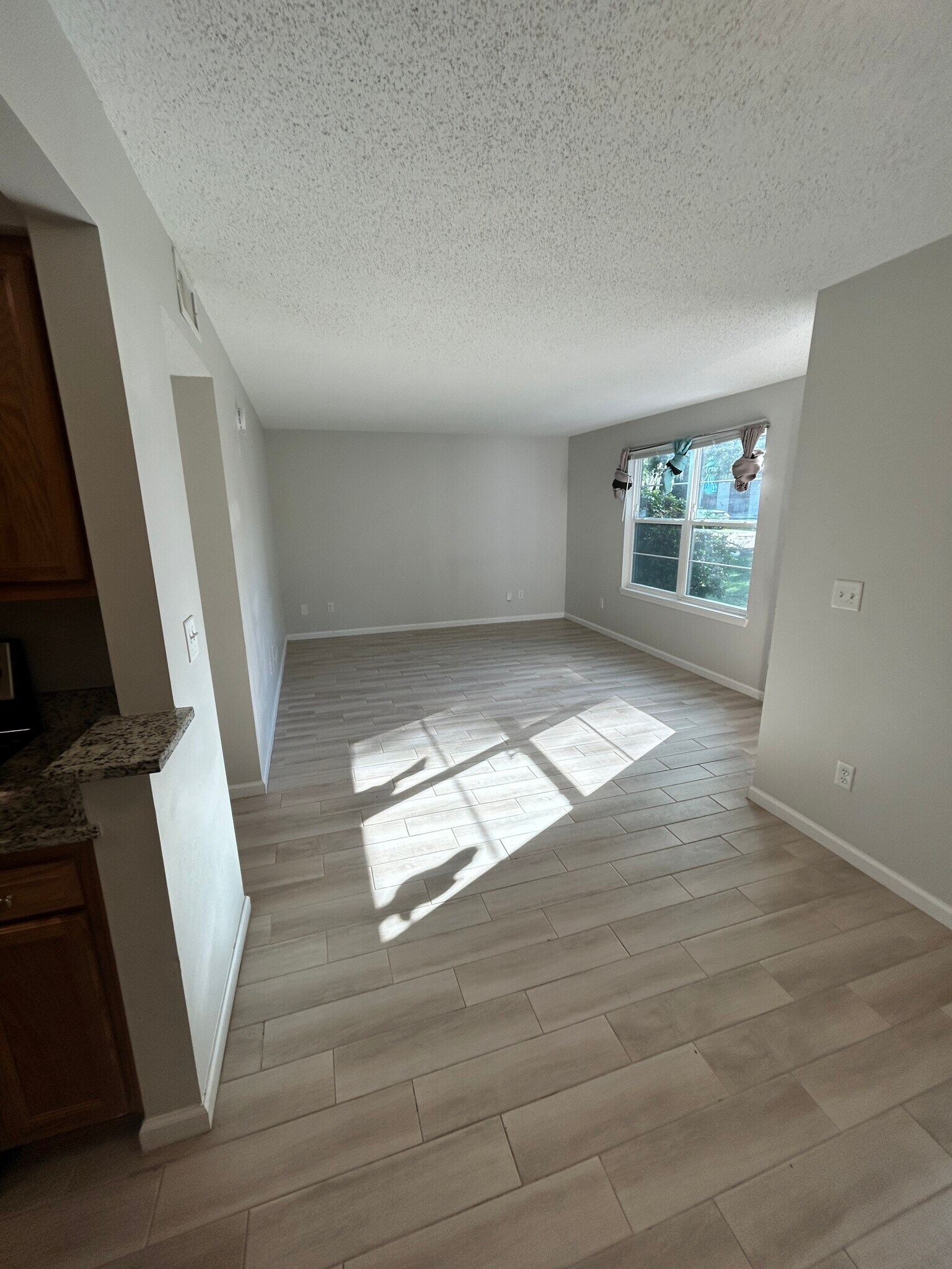 Building Photo - 465 Crabapple Ct