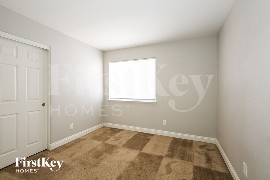 Building Photo - 8041 Hilliard Ave