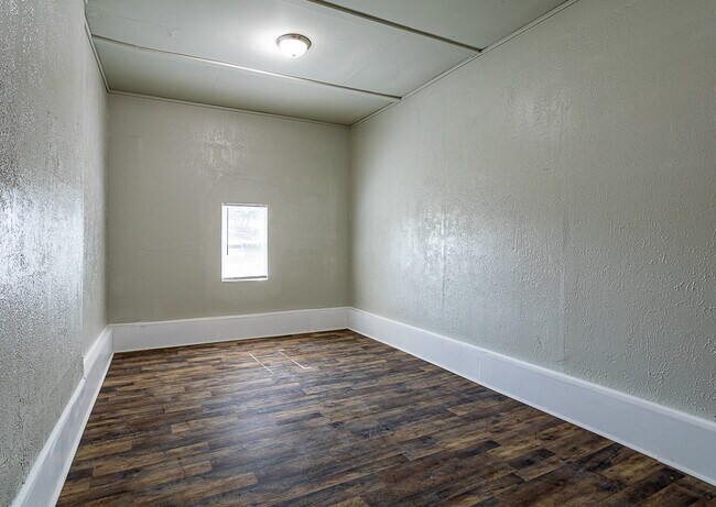 Building Photo - 1808 Magnolia St