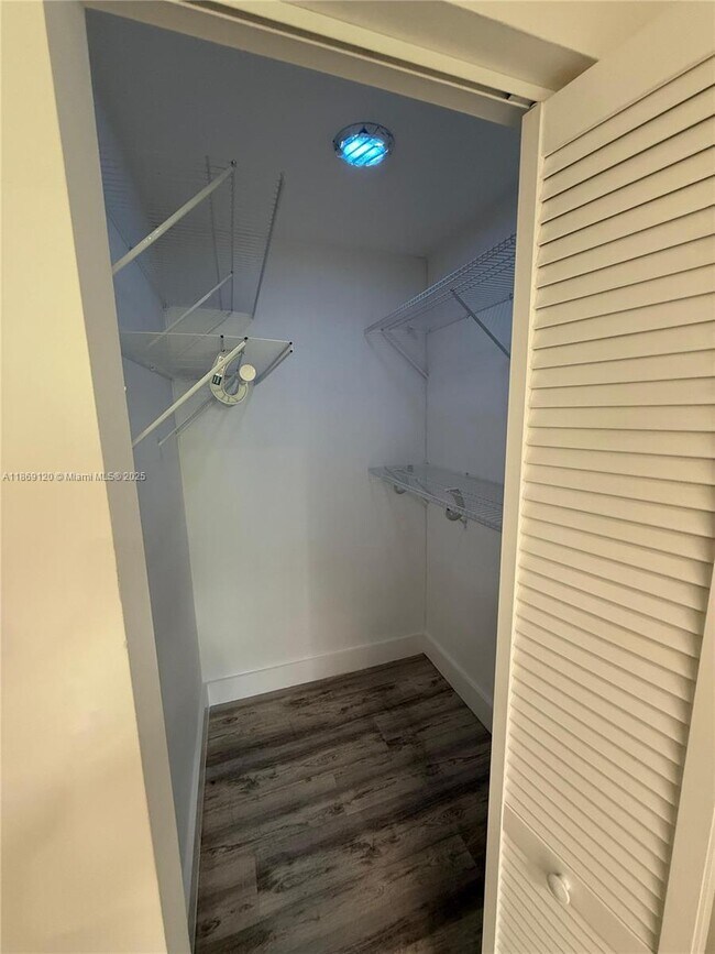 Building Photo - 935 Jefferson Ave