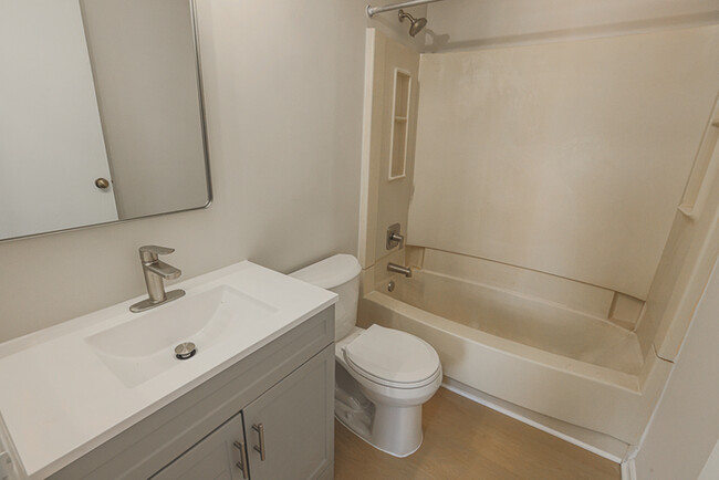 Building Photo - Beautiful 3 Bedroom Home with 2.5 Bathrooms