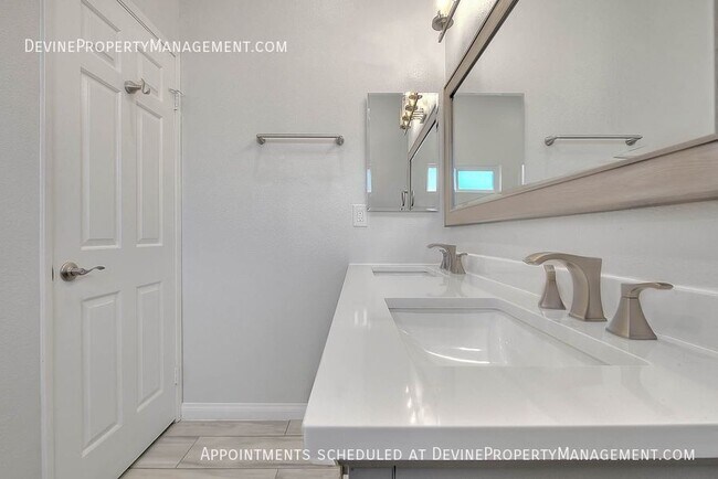 Building Photo - 9814 Hibiscus Ct