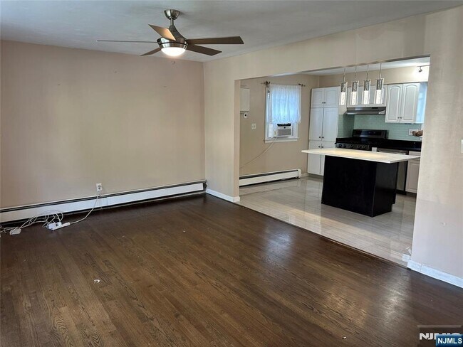 Building Photo - 777 Oakwood Ln