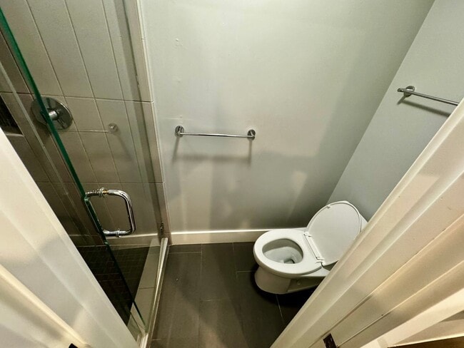 Building Photo - REMODELED 1 BEDROOM CONDO - Naples Island ...